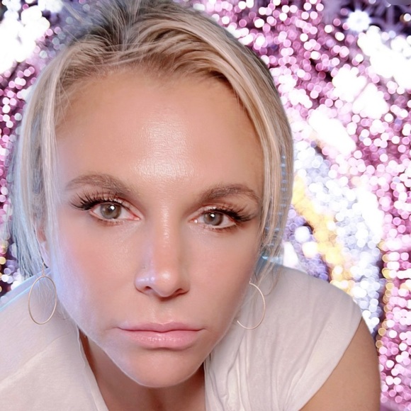 Meet your Posher, Laura - Picture 5 of 8